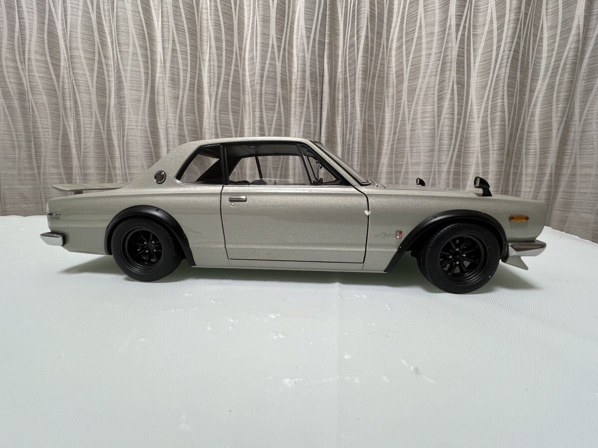 再出品 AutoArt スカイライン 2000GT-R (KPGC10) 傷あり 箱は京商_画像2