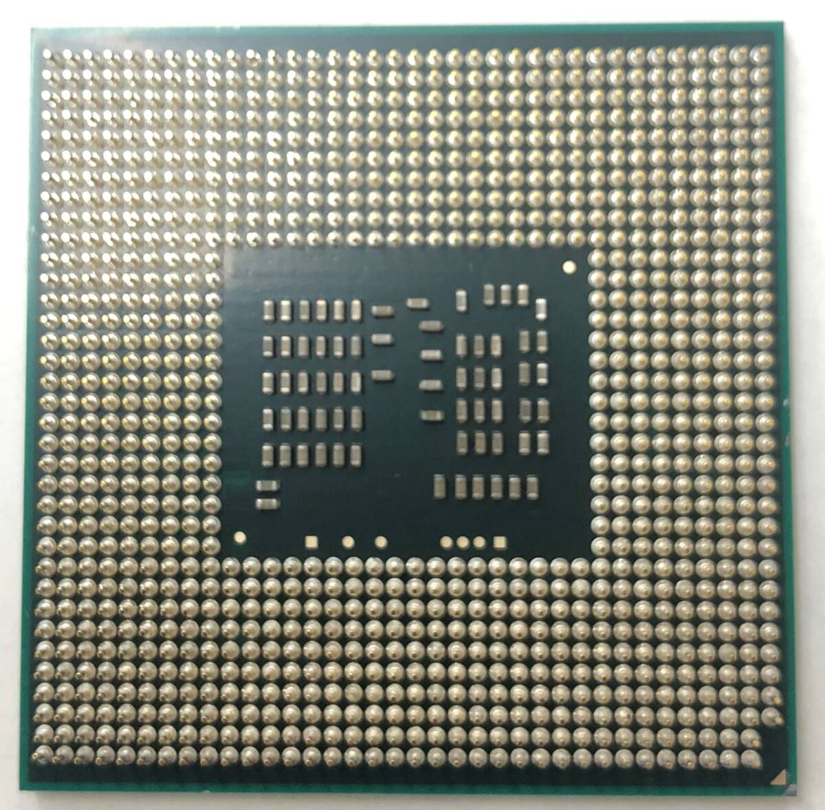 【中古パーツ】複数購入可 CPU Intel Core i5-540M 2.5GHz TB 3.0GHz SLBPG Socket G1 (rPGA988A) 2コア4スレッド動作品 ノートパソコン用_画像1