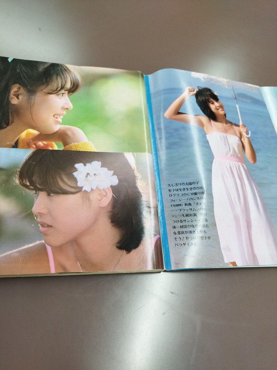 Y: 平凡パンチ 4冊まとめて 1977年・1981年 岡田奈々 手塚さとみ 松田聖子 ピンナップポスター 水着 田中裕子_画像7