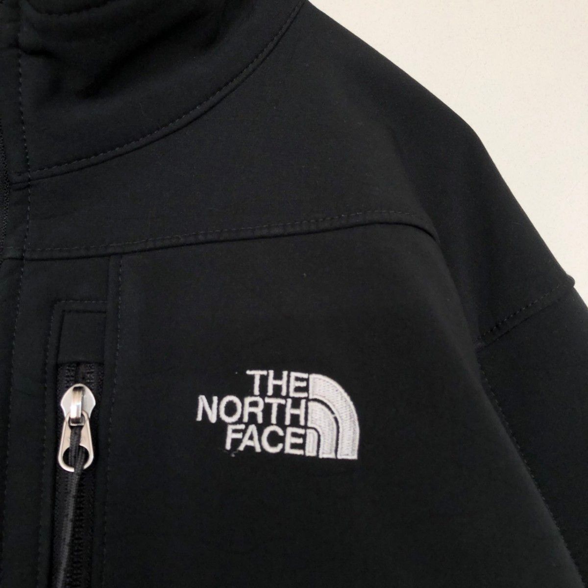 THE NORTH FACE　ザノースフェイス　ワンポイントロゴ刺繍　ソフトシェルジャケット