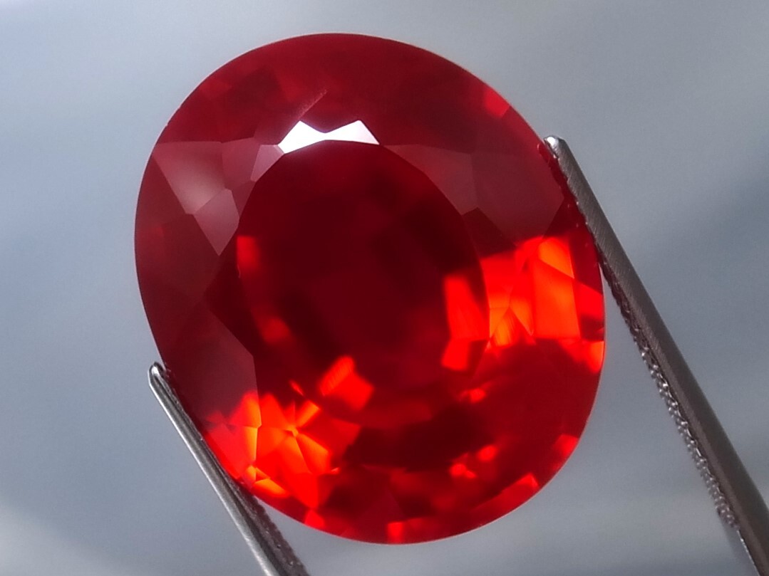 35.62ct 新品・特大サイズ・ピジョンブラッドカラー合成ルビー ブラックライト発色効果あり_画像1