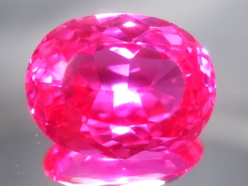 17.72ct 新品・ギラギラの凄いテリ・ブラックライトでビビッドピンク発色効果・合成ピンクサファイヤ_画像3