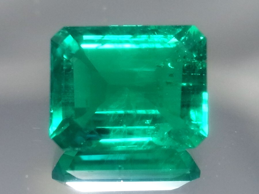 2.90ct 新品・大粒サイズ・コロンビアカラーの最上級ランクカラー 合成バイロンエメラルド 超希少入手困難・バイロン社製_画像3