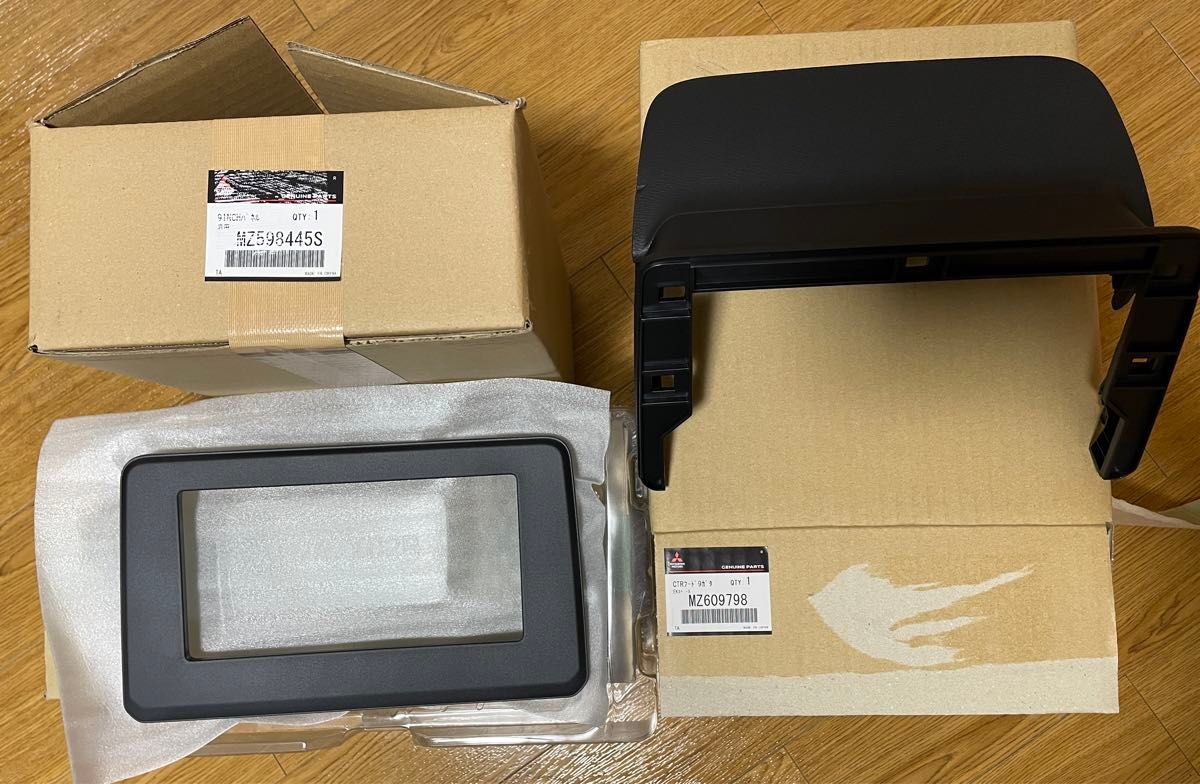 デリカミニ用CTRフード9ガタMZ609798 9インチパネルMZ598445 デリカミニ用CTRフード9ガタMZ609798 9インチパネルMZ598445