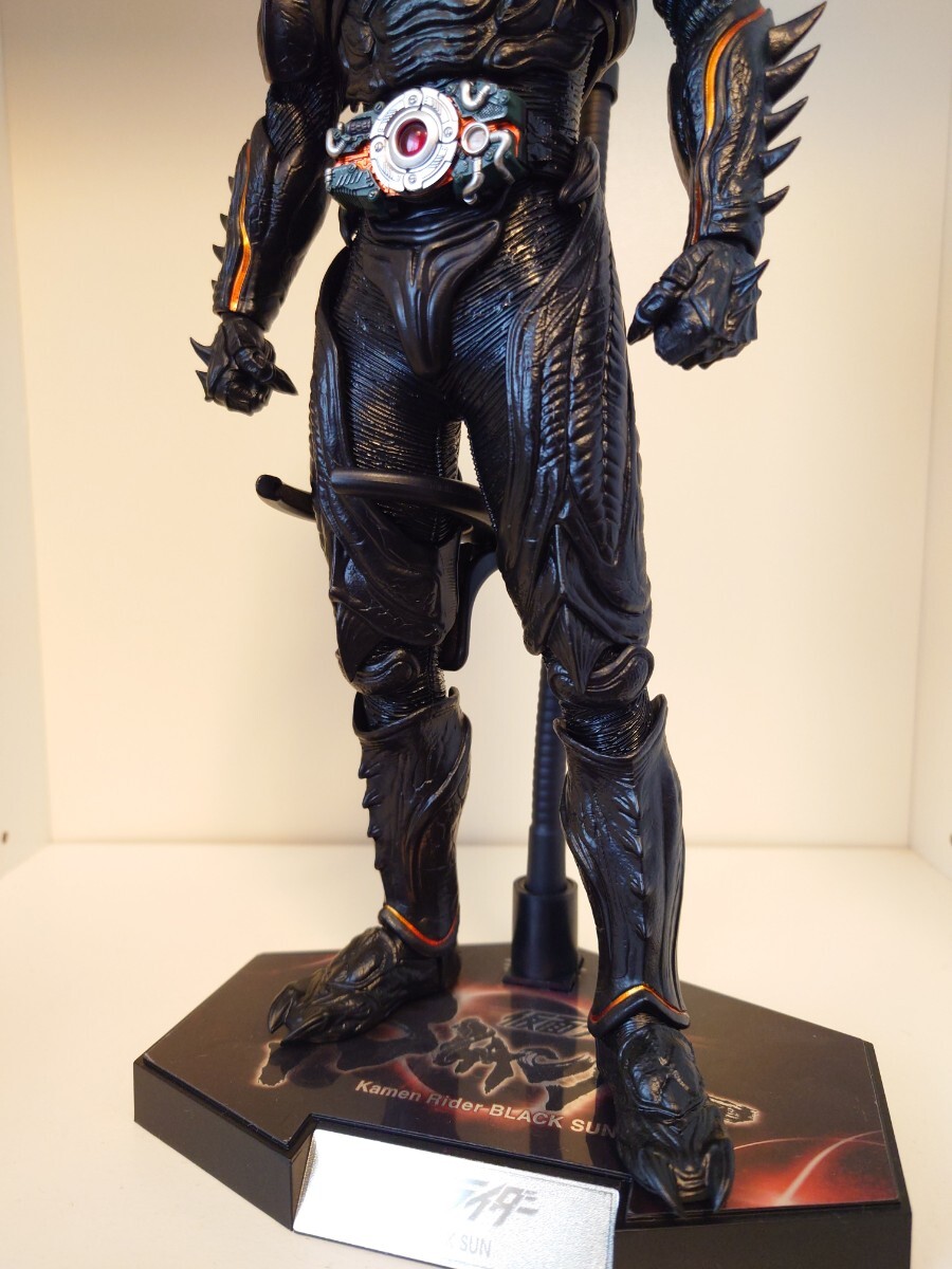 【開封品】限定 ホットトイズ テレビ・マスターピース 仮面ライダー BLACK SUN 1/6 フィギュア ボーナスアクセサリー付き HOTTOYS ブラックの画像4