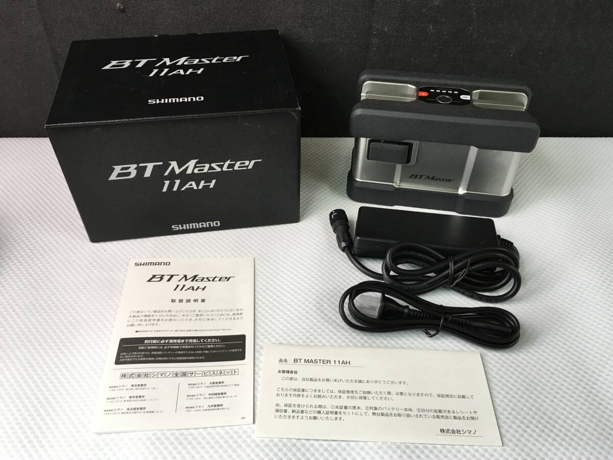 tdP776 送料無料 美品 シマノ 22 BT マスター 11AH 042996 電動リール用 大容量バッテリー ※外箱角潰れ有/充電器スレ傷有_画像1