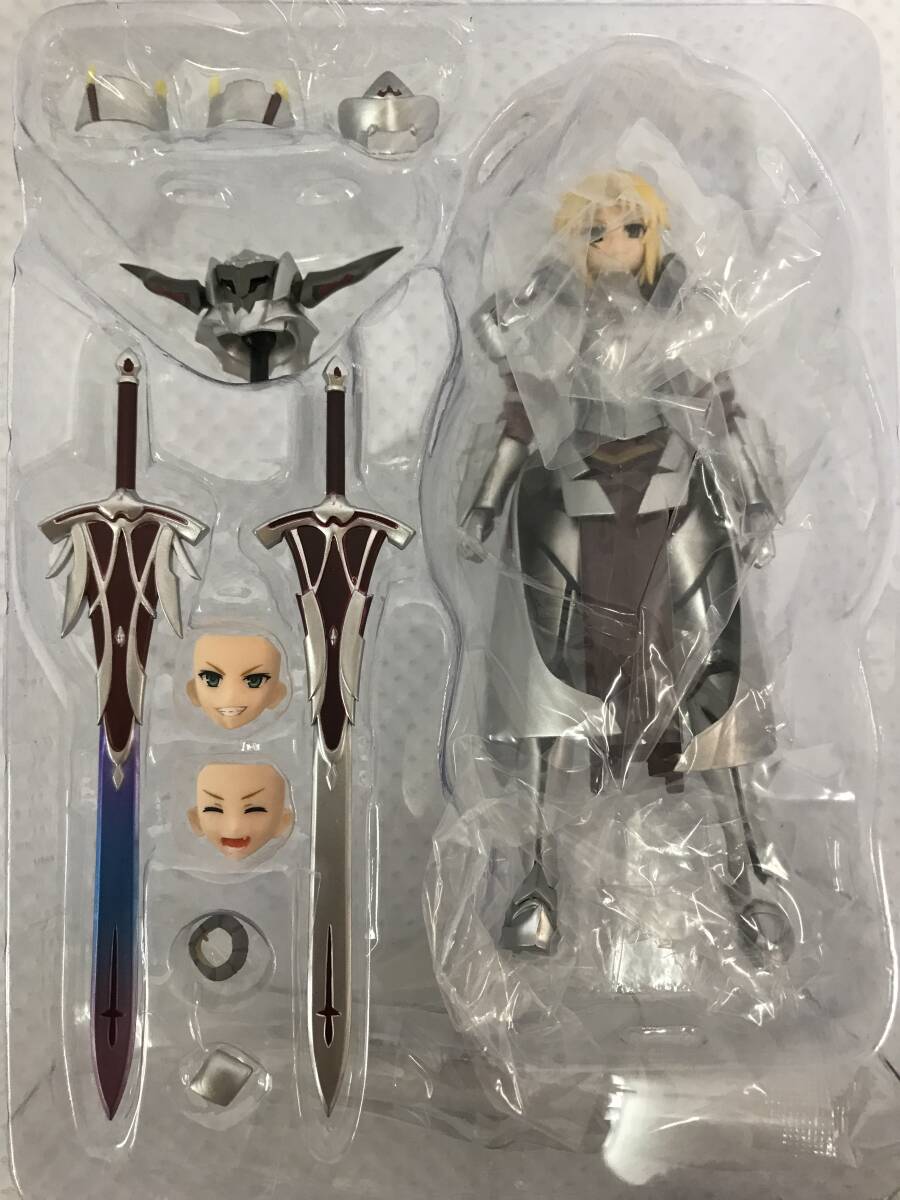 okP628* 送料無料 figma 414 赤のセイバー Fate/Apocrypha マックスファクトリー ※外箱ダメージ多く有/本体小さく塗装剥がれ有_画像2