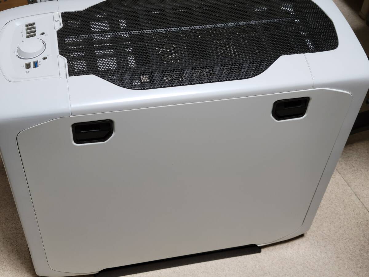 Corsair Special Edition White Graphite Series 600T (中古品)の画像2