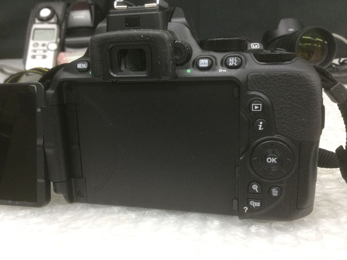 D042-80【通電動作確認済みカメラセット】Nikon D5600 カメラ ボディ /NIKONレンズ AF-S 18-70mm F3.5-4.5G/DX VR AF-P 70-300 F4.5-6.3G/tの画像10