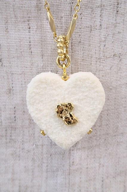 Q-pot. / ACC white ryuks Heart chocolate necklace white X Gold I-24-03-08-071-QP-AC-HD-ZI