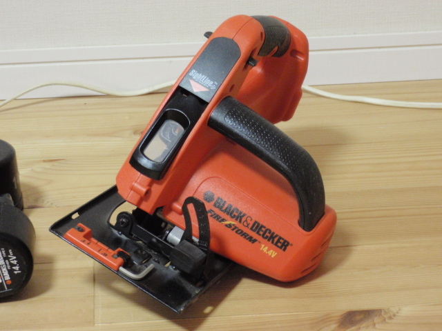 BLACK＆DECKER　充電式　ハンディー丸ノコ　KC1440　鋸刃135ｍｍ　木工用_画像8