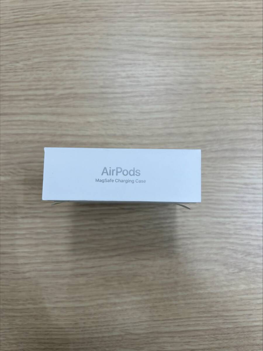 1770☆　[新品　未使用]　Apple AirPods 第三世代 MME73J/A　エアーポッズ アップル エアポッズ ワイヤレスイヤホン　エアーポッズ_画像4