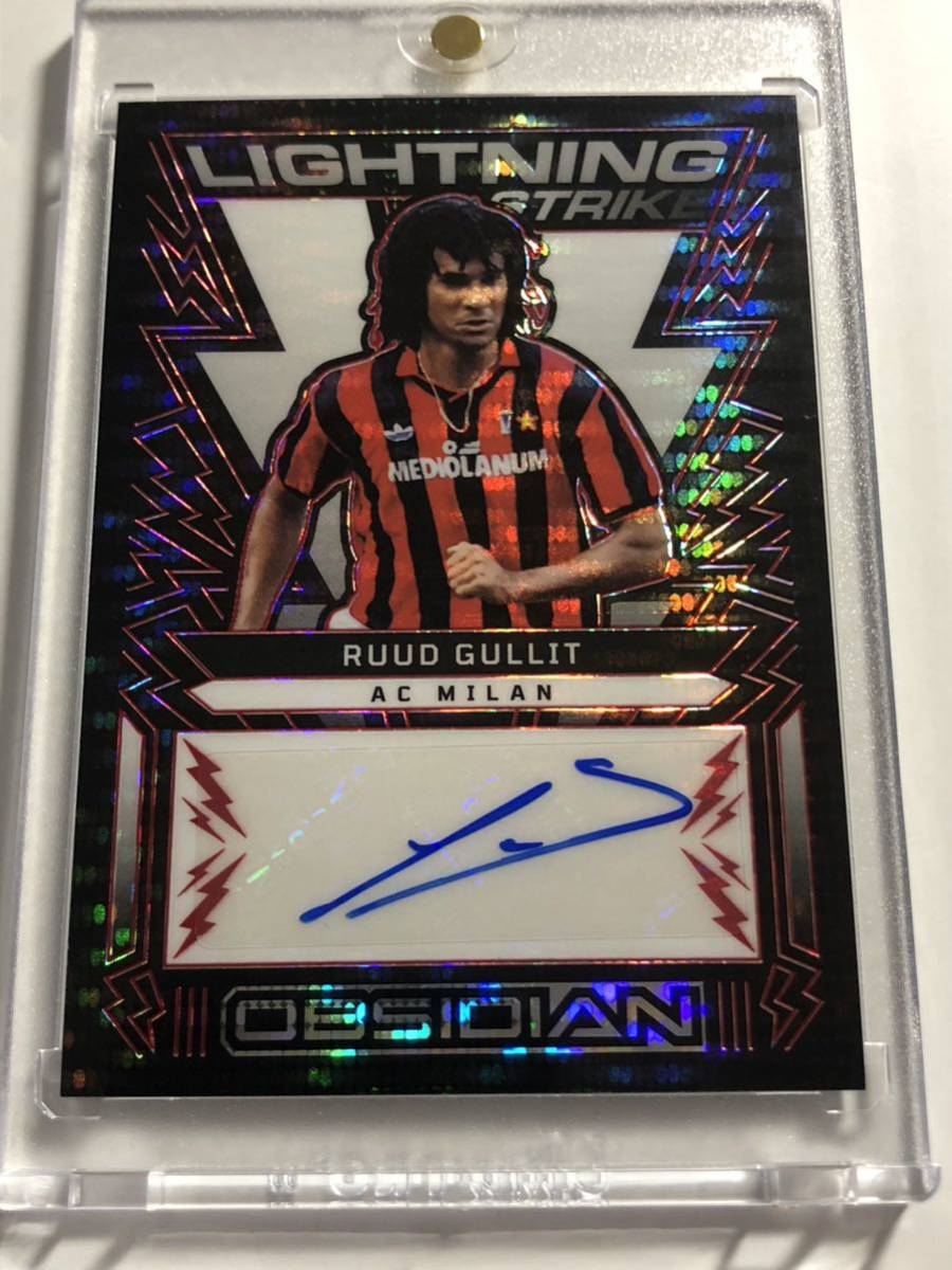 フリット【直筆サイン 44枚限定】2022-23 Panini Obsidian Lightning Strike Red Pulsar 09/44 Auto Ruud Gullit Autographの画像3