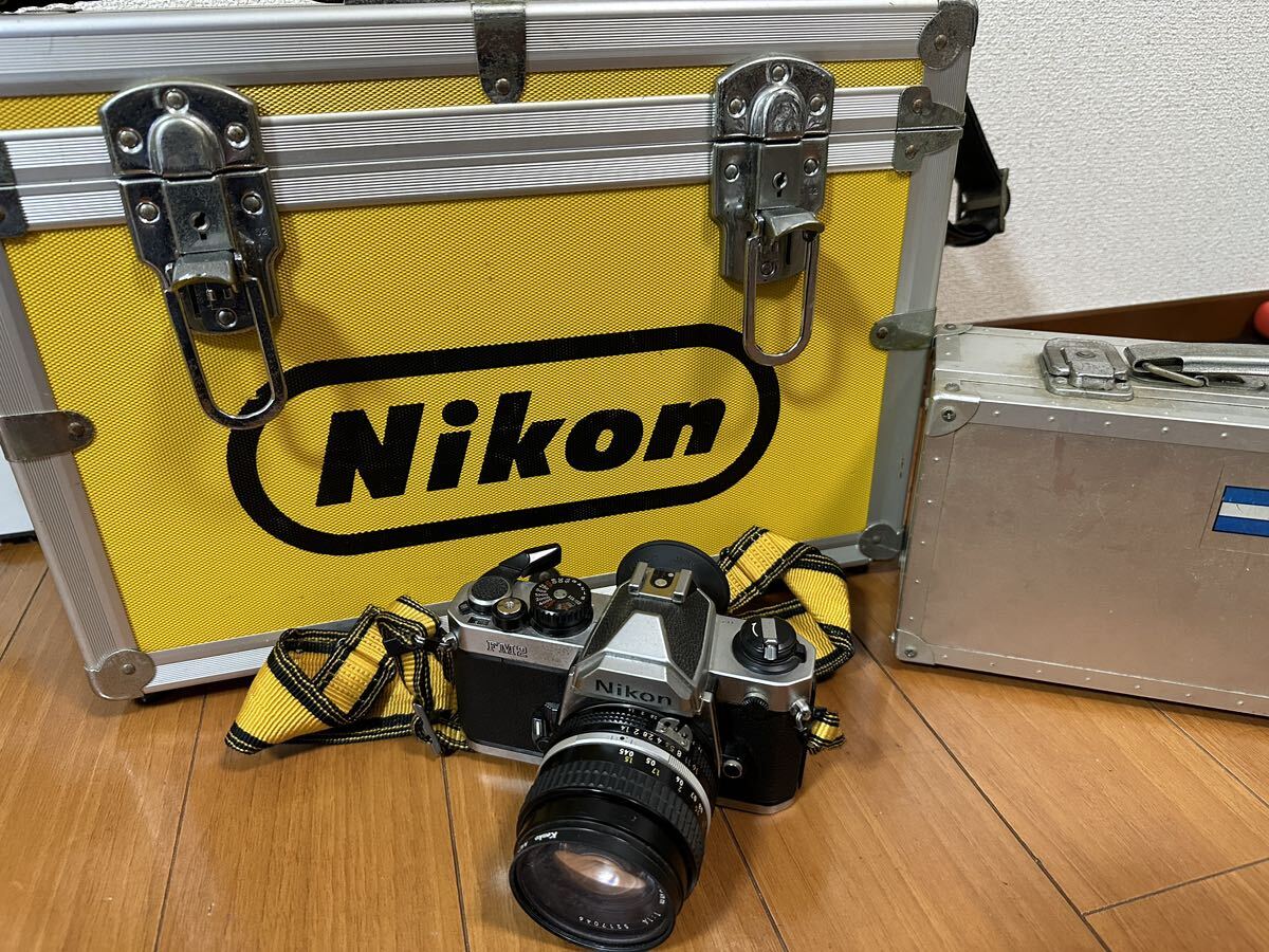 レア Nikon フルセット FM2 一眼レフカメラ レンズとNikon バッグ レアな商品まとめ売りの画像1
