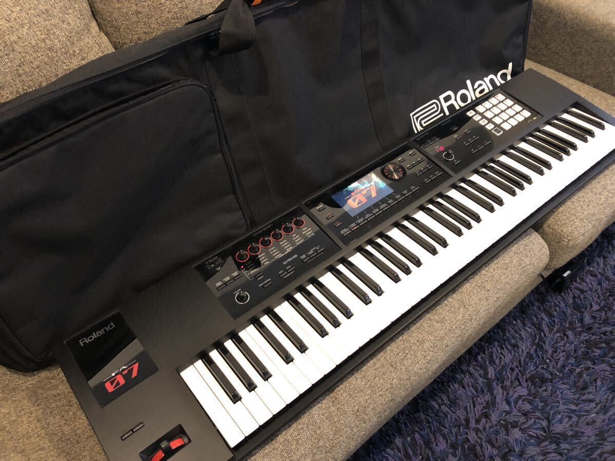 Roland FA-07 ソフトケース付き - 楽器