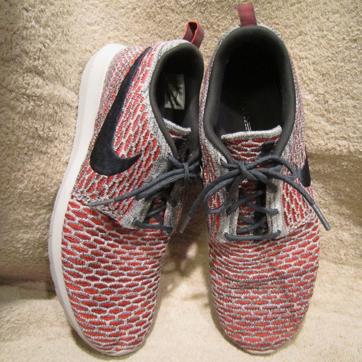 ナイキ ローシラン フライニット（677243 602）赤灰黒　27.5㎝ US9.5　　　　　NIKE ROSHERUN FLYKNIT　BRGHT CRMSN　2014年製　wj2403e_画像3