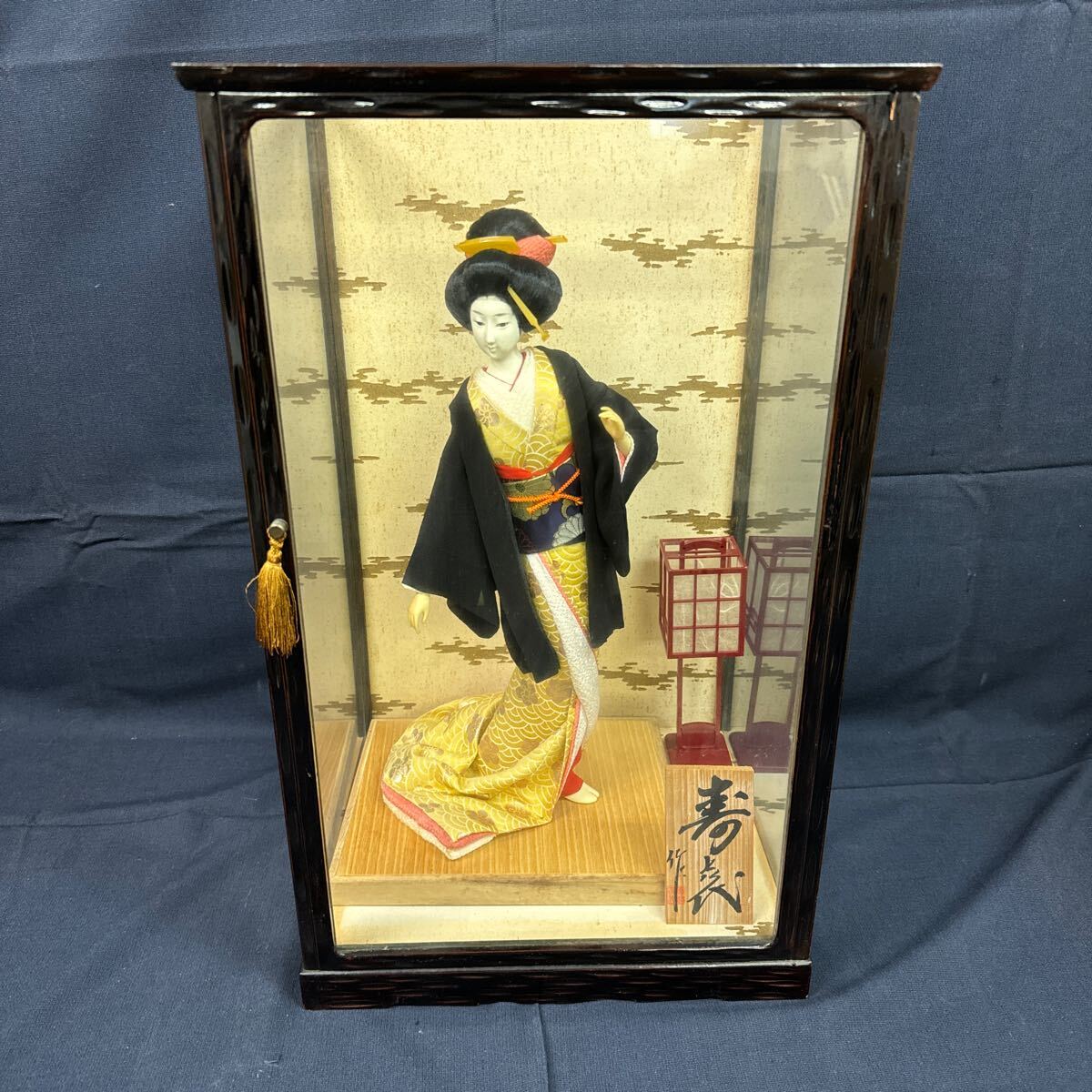 ◆中古 日本人形 寿 女性 着物 かんざし コレクション ガラスケース付 置物 飾り 和風 インテリア 昭和レトロ 155-72_画像1
