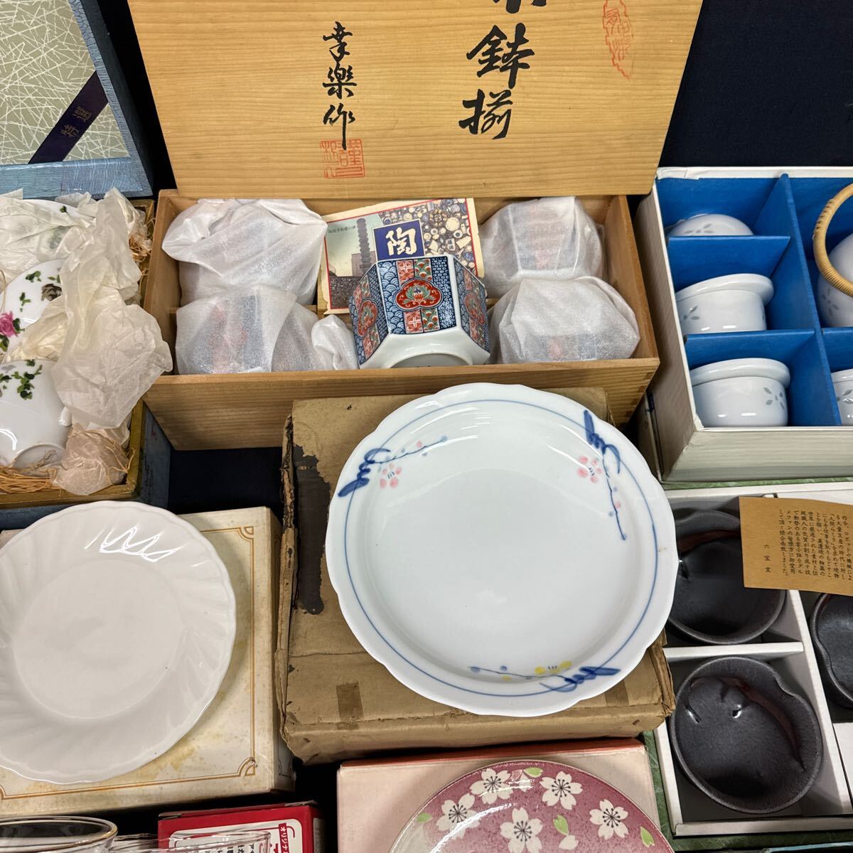 ◆③食器 大量まとめ売り 小鉢 茶器 急須 湯呑 グラス 有田焼 美濃焼 飛騨春慶 たち吉 六宝窯 美術 箱入 木箱 158-15_画像9