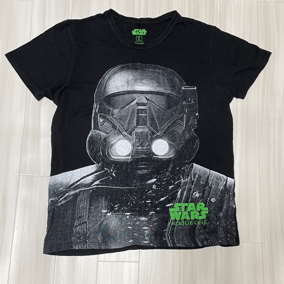 スターウォーズ半袖 TシャツUSサイズLです。 ユーズド品ですが、まだまだ着て頂けます。 