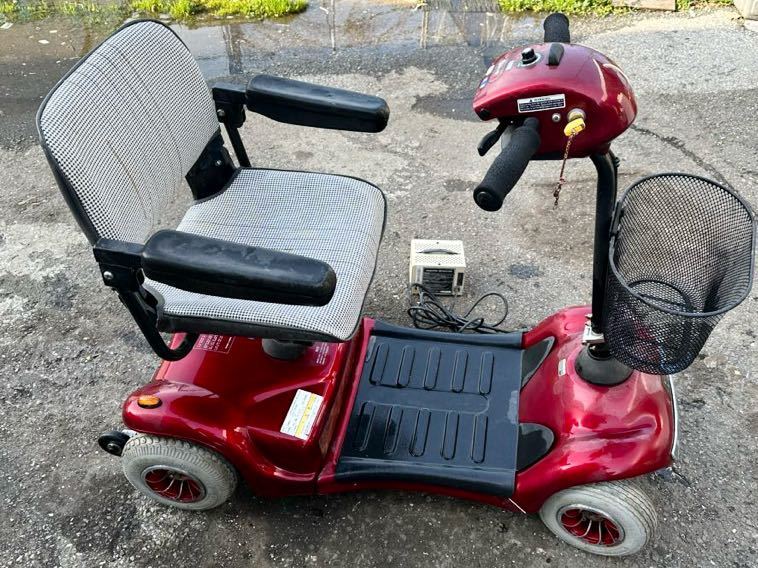 SHOPRIDER電動セニアカー シニアカー ４輪車 電動車椅子 充電器付き ジャンク 現状品の画像2