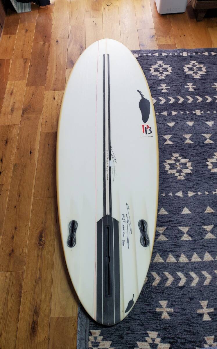 新古Chilli Surfboard　EPSストリンガーツインテック・５‘７“シングルフィン＋サイドFCS2　６チャンネル・特注品_画像3