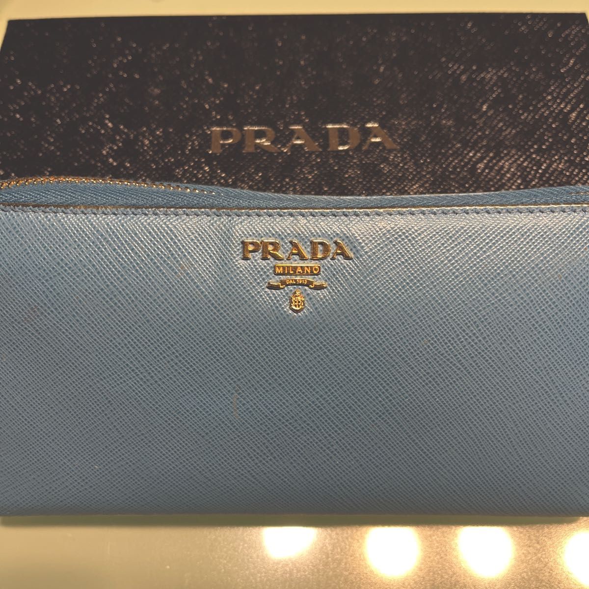 長財布 PRADA ラウンドファスナー サフィアーノレザー