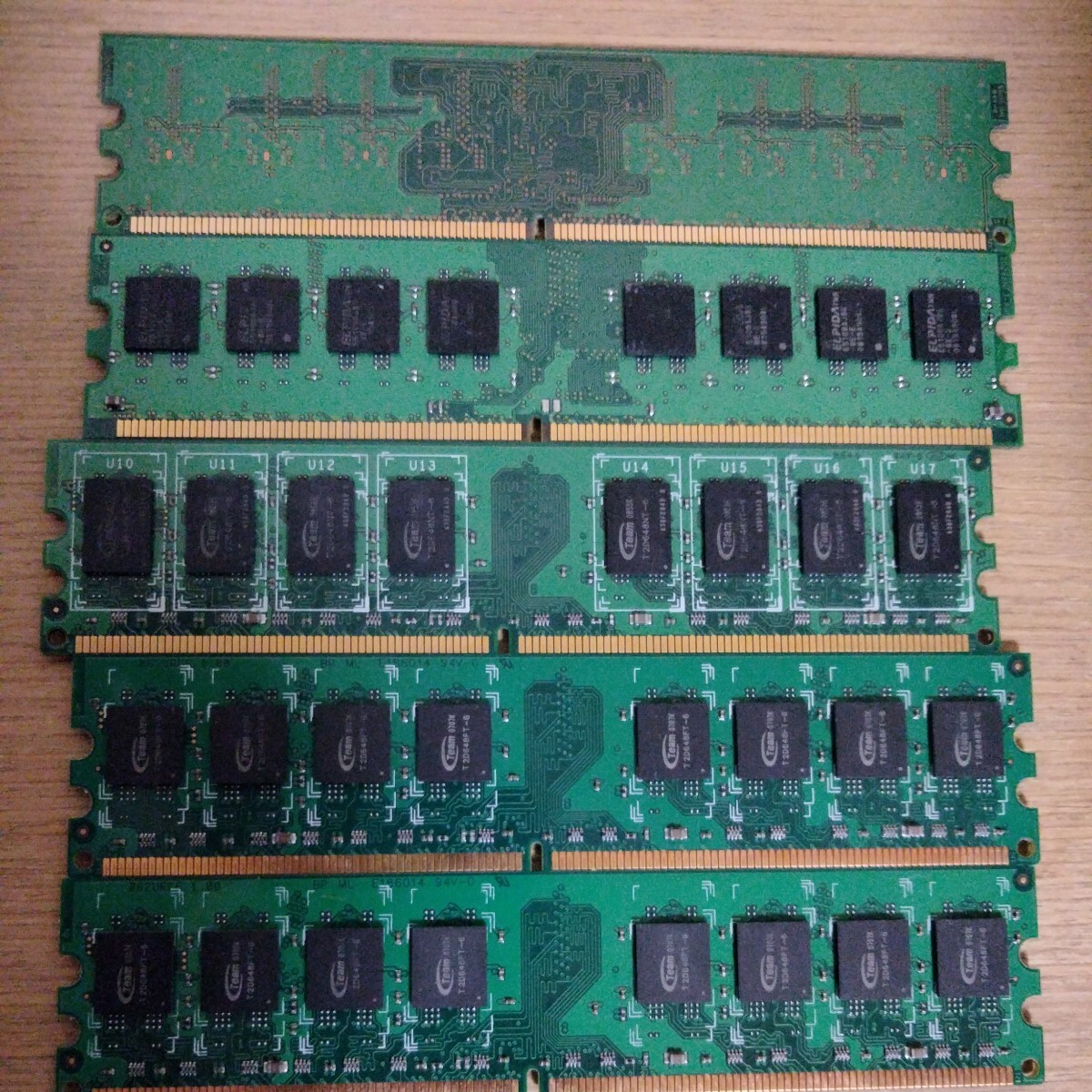 ☆ジャンク☆　デスクトップ用メモリ　DDR2　1GB×5個_画像5