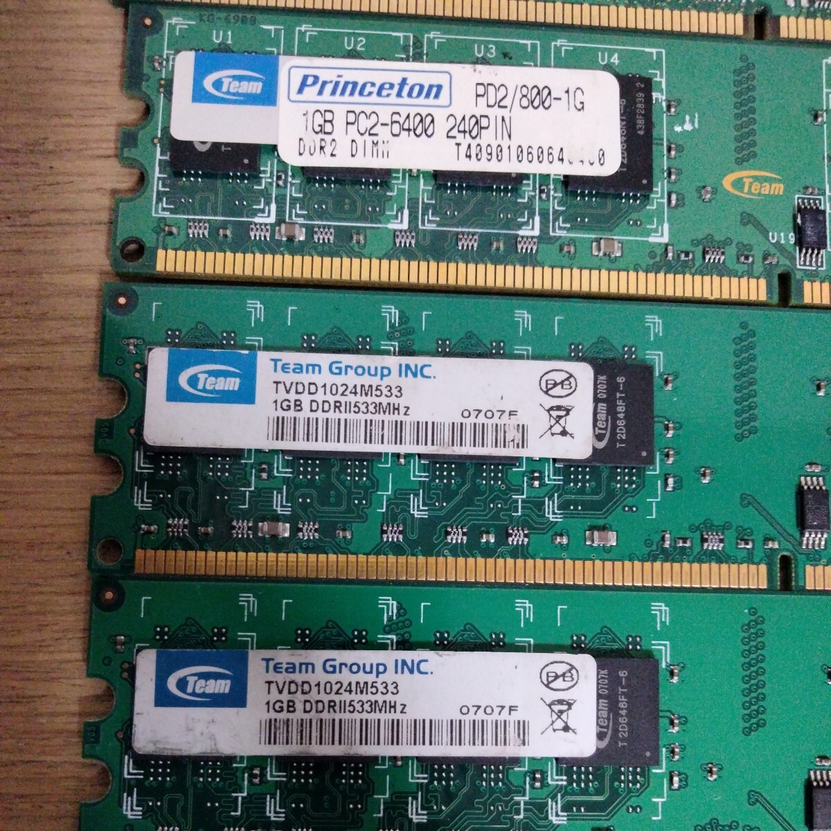 ☆ジャンク☆　デスクトップ用メモリ　DDR2　1GB×5個_画像2