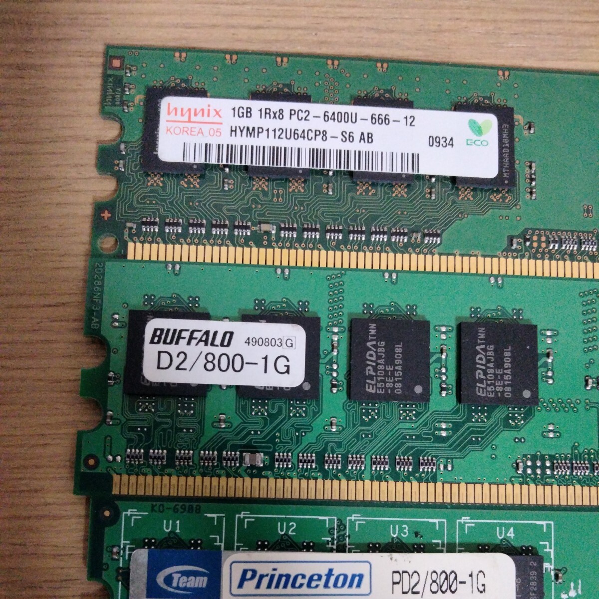 ☆ジャンク☆　デスクトップ用メモリ　DDR2　1GB×5個_画像3