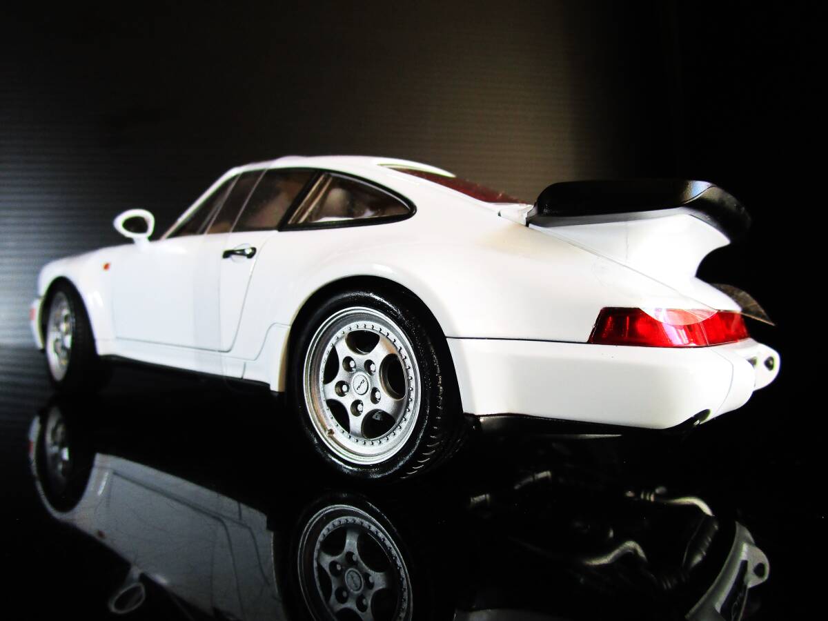 ☆希少☆極上品☆WELLY 1/18 PORSCHE 964 Turbo / ウェリー ポルシェ 911（964 ）ターボ　ホワイト☆未開封品☆_930ターボを彷彿させるデザイン！！