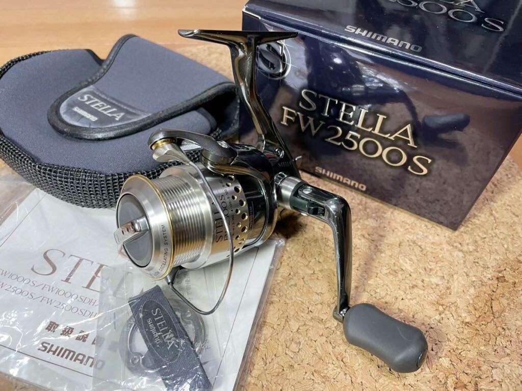 ★即決！稀少 シマノ 01 ステラ FW 2500S 美品！ 機関好調 SHIMANO STELLA SC78 箱・袋・付属品付き★_画像1