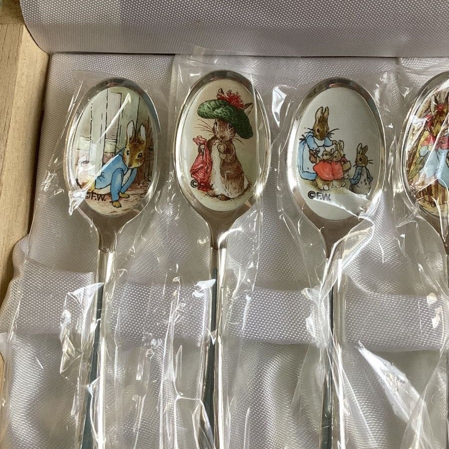新品・木箱入り】ピーターラビット スプーン&フォーク 新品・木箱入り】ピーターラビット スプーン&フォーク