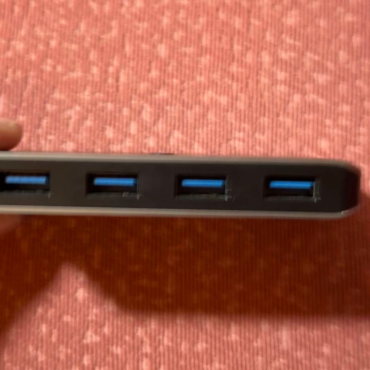 アルミ製 USBハブ スイッチセレクター 4つのUSBデバイスを共有 USB 2.0 周辺スイッチャー 