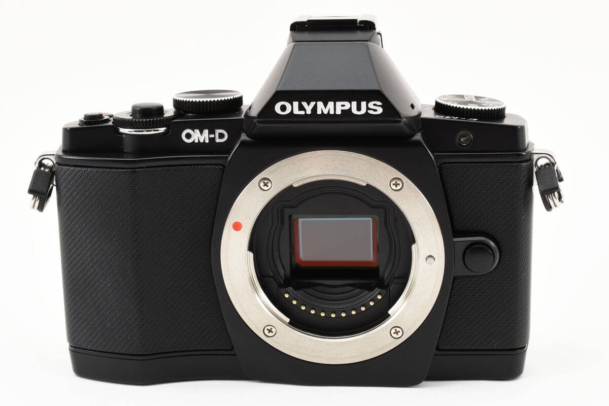 ★外観美品★ OLYMPUS オリンパス OM-D E-M5 ボディ ブラック ミラーレス一眼カメラ 元箱・付属品多数 #1189_画像3