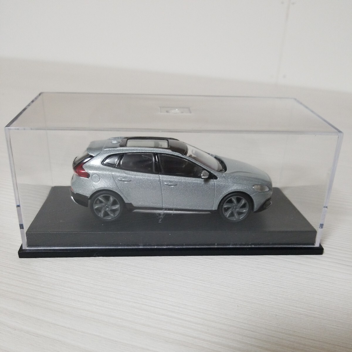 1/43 VOLVO V40 CROSS COUNTRY ボルボ V40 クロスカントリーの画像2