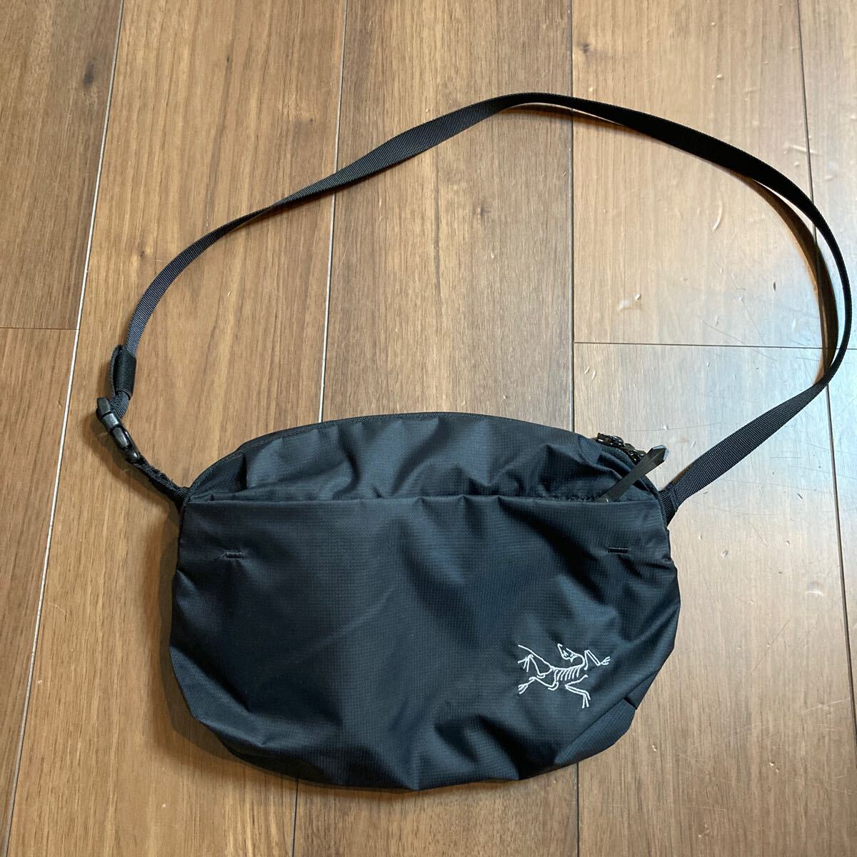 ARC'TERYX Heliad 6L Crossbody Bag 黒(アークテリクス ヒリアド６L)_画像1