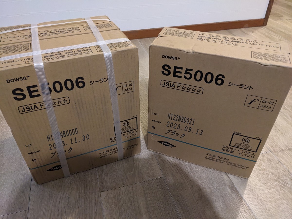 東レ ダウコーニング シーラント コーキング材 SE5006 ブラック製造年月23.11.30と23.9.13 防火シール 10本単位3箱あります ガラス・サッシの画像1