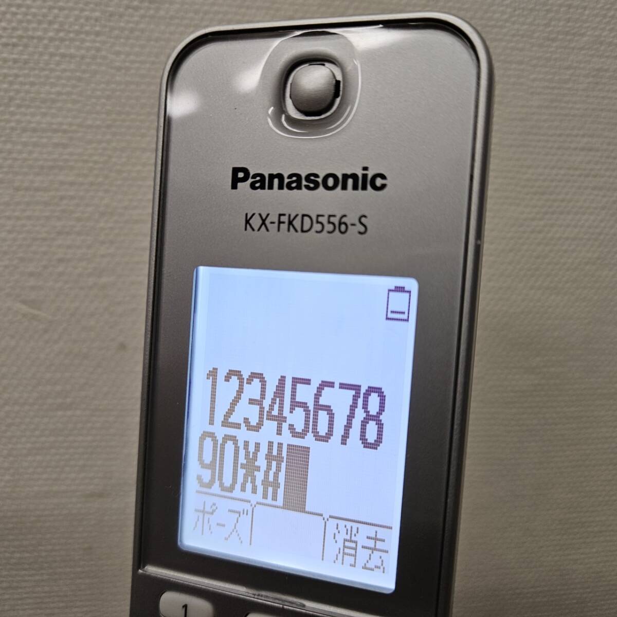 送料640円～ ジャンク Panasonic KX-FKD556-S パナソニック 子機 シルバー 製造番号01BFA120790の画像5