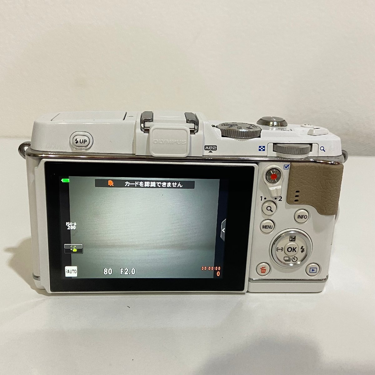 【A21982】OLYMPUS オリンパス ミラーレス一眼カメラ E-P5 M.ZUIKO DIGITAL 17mm 1:1.8 通電確認済 付属品有 バッグ劣化有 ジャンク品_画像4