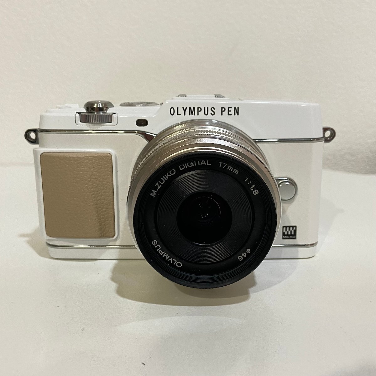 【A21982】OLYMPUS オリンパス ミラーレス一眼カメラ E-P5 M.ZUIKO DIGITAL 17mm 1:1.8 通電確認済 付属品有 バッグ劣化有 ジャンク品_画像1