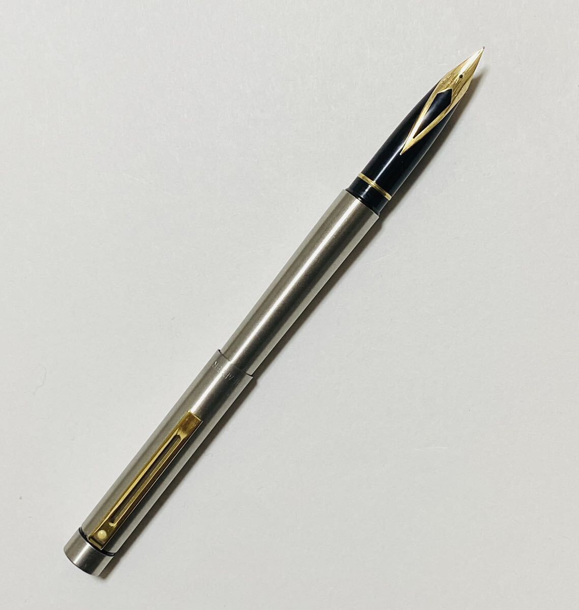 シェーファー SHEAFFER 万年筆 シルバー色 ペン先14K アメリカ製_画像1