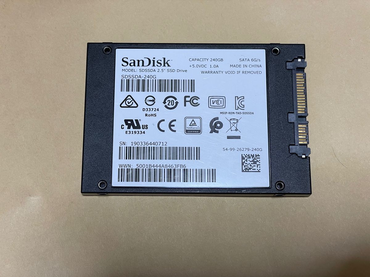 SanDisk SSD PLUS SDSSDA240G 240GB SATA 2.5インチ 7mm