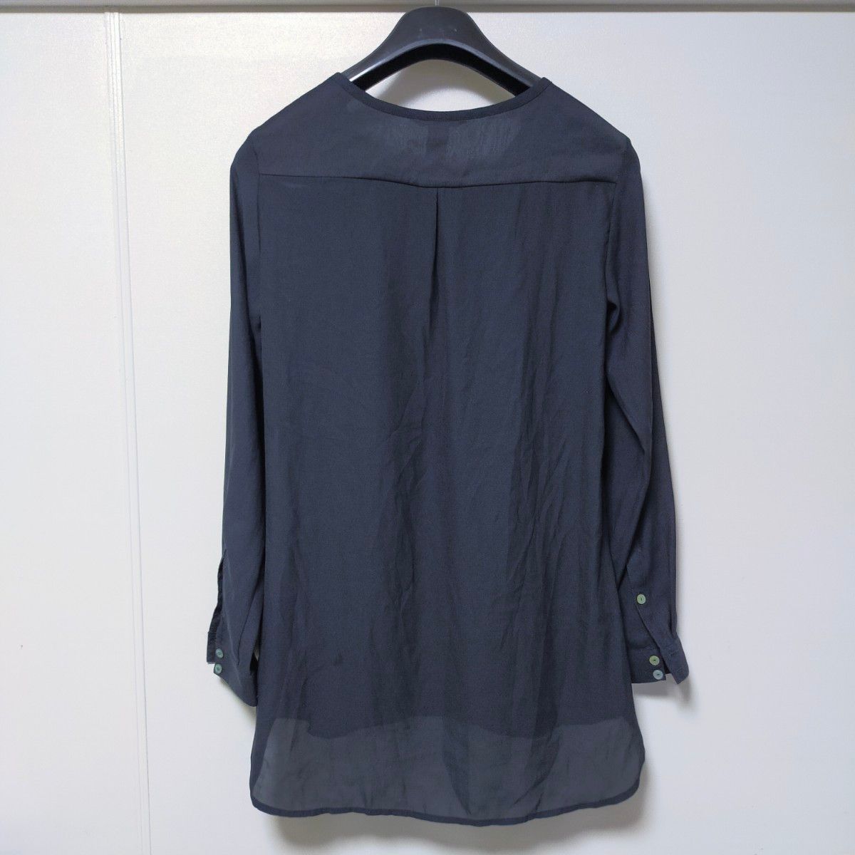 【新品】H&M/エイチアンドエム　 ブラウス　シャツ　透け感あり　36 黒　美品 トップス ブラック 長袖シャツ カットソー