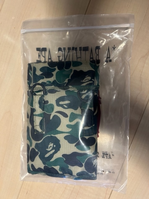 BAPE◆A BATHING APE／迷彩カモ◆ア ベイシング エイプ◆ミニショルダーバッグ◆CAMO柄マルチショルダーポーチ／カモ／付録ノベルティ