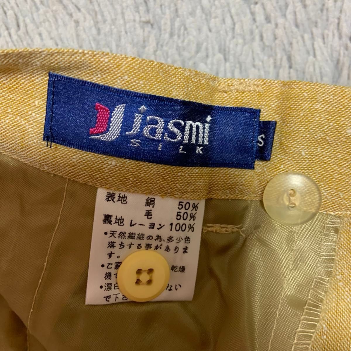 jasmi ジャスミ　シルク&ウール　シルク50%、ウール50%ボトムス　パンツ　スラックスイエロー系　Sサイズ　