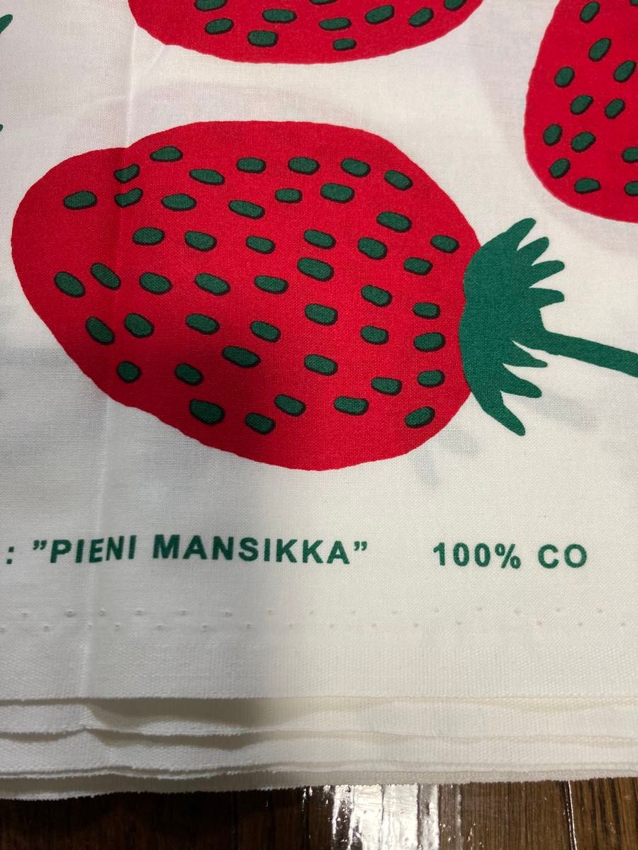 マリメッコ  marimekko   生地 ピエニマンシッカ PIENI MANSIKKA 100×145㎝　延長可能