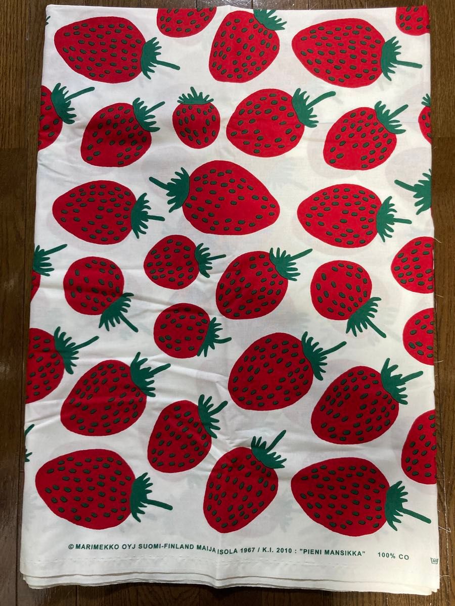 マリメッコ  marimekko   生地 ピエニマンシッカ PIENI MANSIKKA 100×145㎝　延長可能