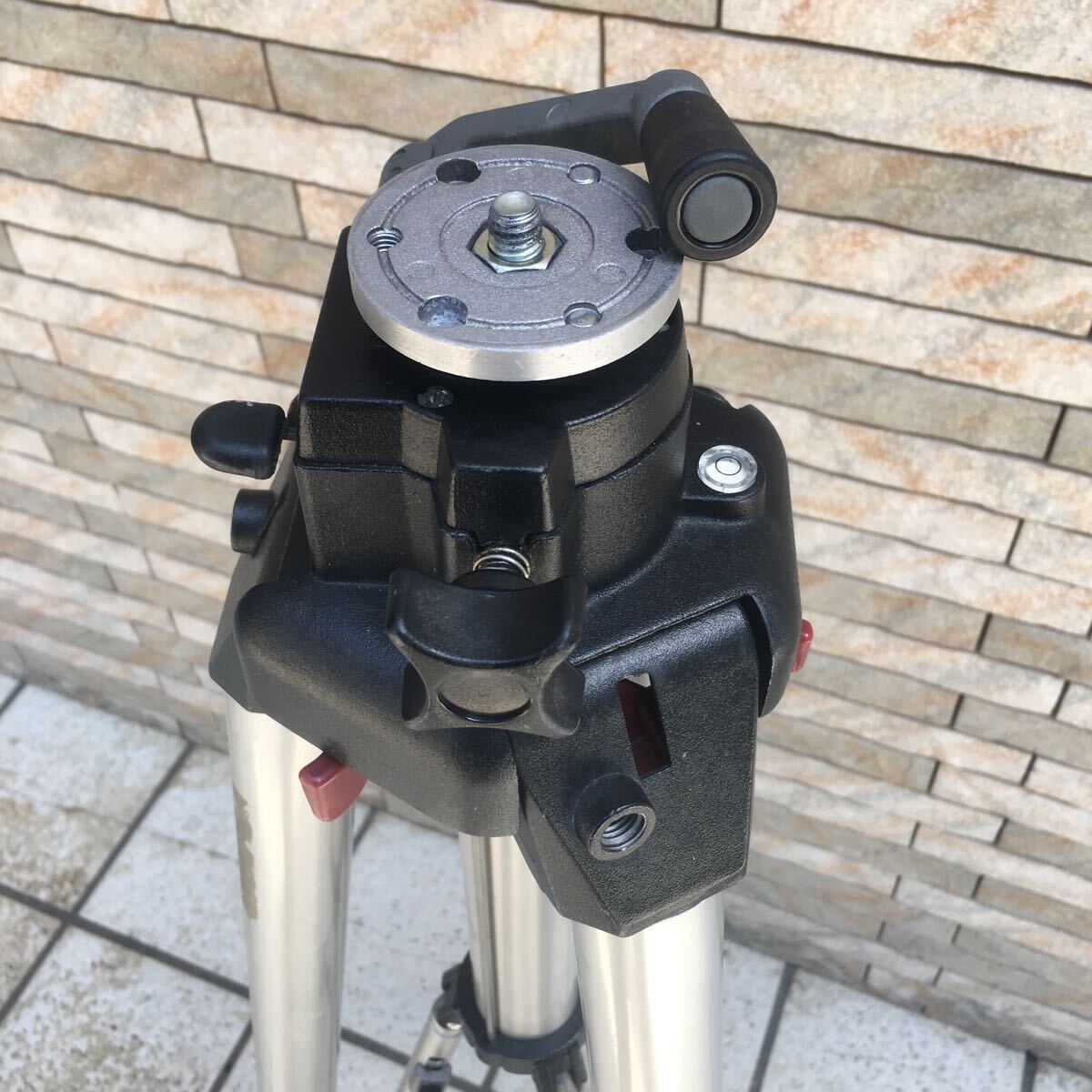 中古。脚のみ　カメラ用三脚 マンフロット Manfrotto 大型三脚　 管理chiyo‐24229ar_画像3