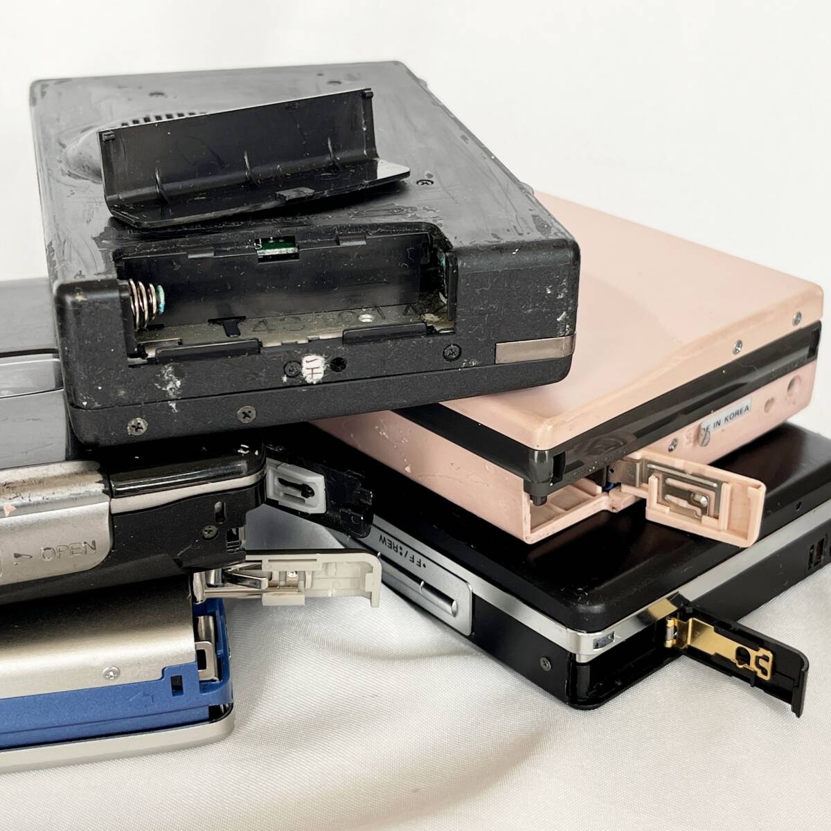 【ジャンク品】カセット ウォークマン 5台 まとめ aiwa PX-500　PX370　SANYO JJ Pink SHARP BEING JC-K50 MARUMAN カセット ソニー_画像4