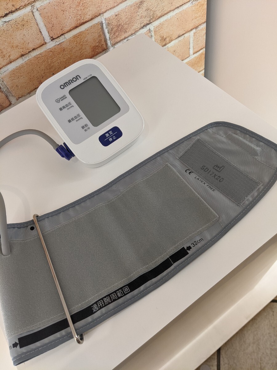 オムロン 上腕式血圧計 自動電子血圧計_画像3